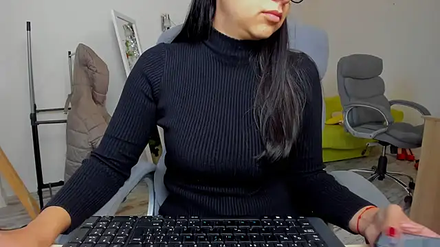 Tianiaa online show from December 3, 2025, 7:41 am