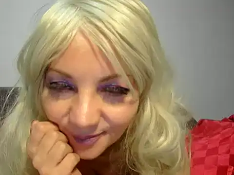 Snapshot of SlavicScarlett chatting on February 9, 2025, 10:43 pm SlavicScarlett online show from February 9, 2025, 10:43 pm
