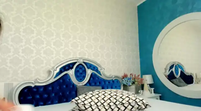 Snapshot of MyaBloom chatting on February 13, 2025, 6:41 am MyaBloom online show from February 13, 2025, 6:41 am