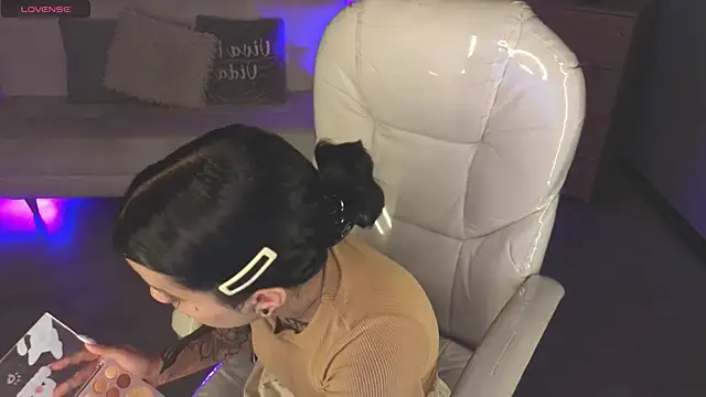 Snapshot of Nicole_Foxx_ chatting on February 13, 2026, 8:42 pm Nicole Foxx online show from February 13, 2026, 8:42 pm