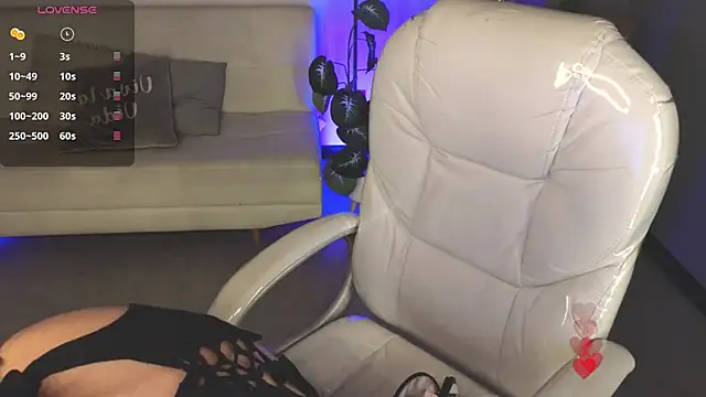 Snapshot of Nicole_Foxx_ chatting on March 3, 2026, 7:21 pm Nicole Foxx online show from March 3, 2026, 7:21 pm