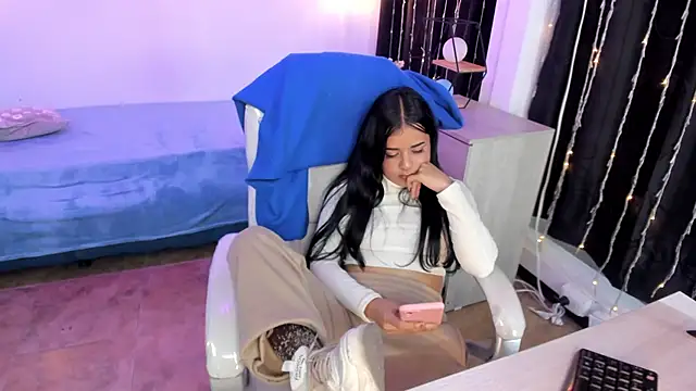 Nicole Foxx  online show from March 16, 2025, 11:37 pm