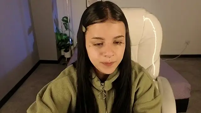 Nicole Foxx  online show from October 9, 2025, 7:47 pm