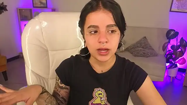 Nicole Foxx  online show from November 30, 2025, 3:35 pm