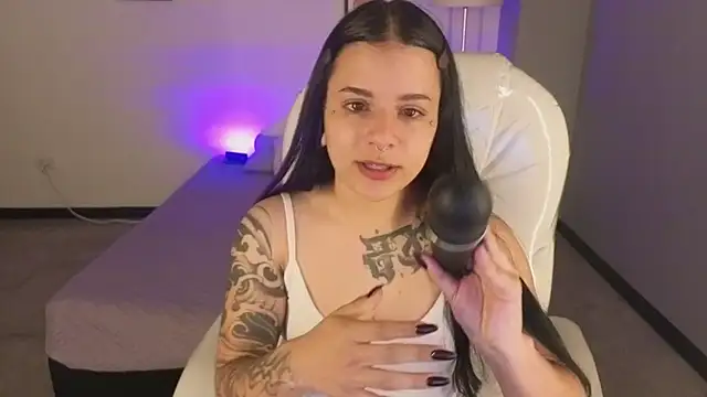 Nicole Foxx  online show from October 10, 2025, 7:47 pm