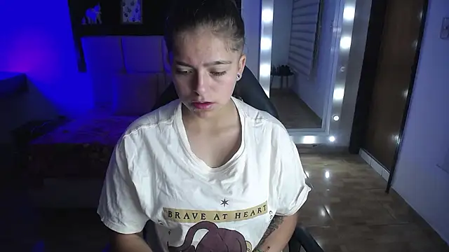 Snapshot of Kitten_Cam chatting on February 22, 2026, 1:13 pm Kitten Cam online show from February 22, 2026, 1:13 pm