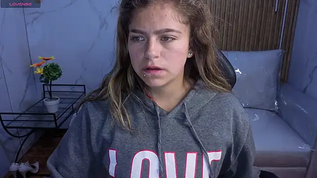 Snapshot of Kitten_Cam chatting on February 7, 2026, 12:13 pm Kitten Cam online show from February 7, 2026, 12:13 pm