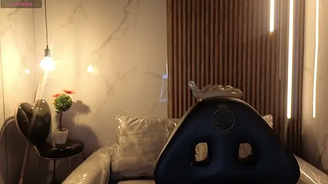 Kitten Cam online show from April 18, 2026, 3:09 am