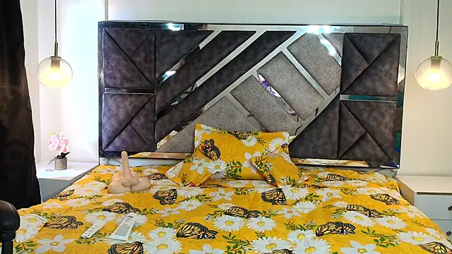 Snapshot of MysticMature chatting on September 13, 2025, 5:24 pm MysticMature online show from September 13, 2025, 5:24 pm