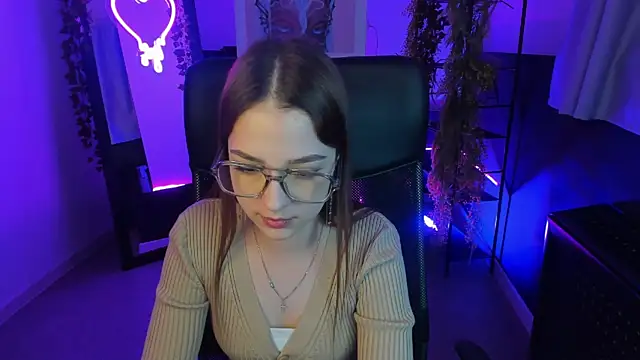 PamBeesly online show from January 31, 2025, 2:39 pm