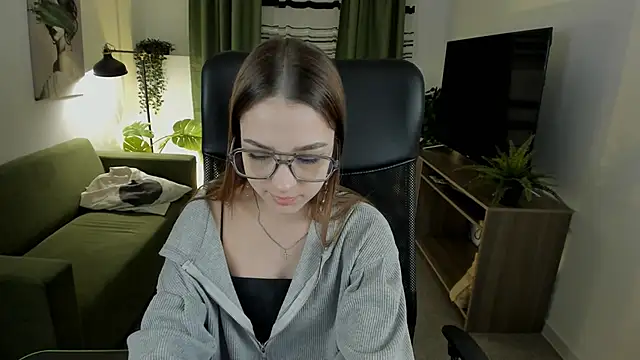 PamBeesly online show from March 19, 2025, 2:35 pm