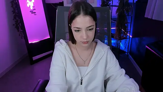 PamBeesly online show from October 21, 2025, 6:35 am