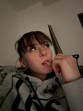 Ciara2004 online show from November 27, 2025, 7:03 pm