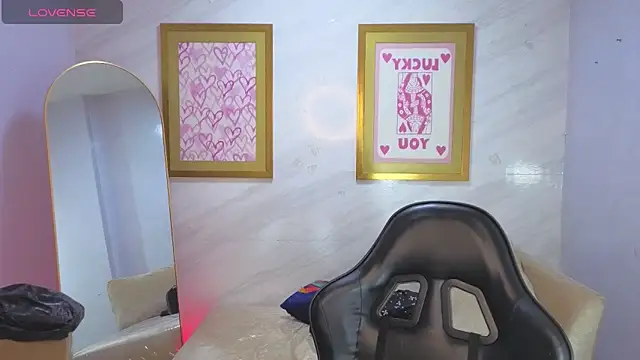 Paulette v online show from April 17, 2026, 1:03 pm