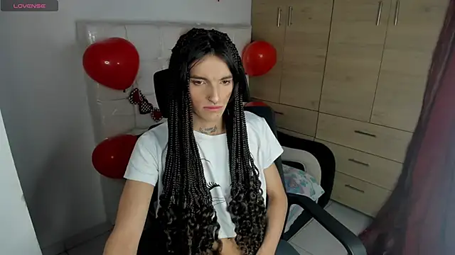 Snapshot of CharlotteWings chatting on February 18, 2025, 12:05 am CharlotteWings online show from February 18, 2025, 12:05 am