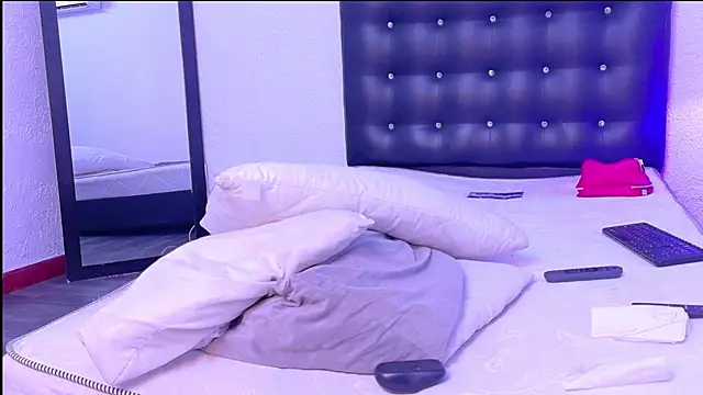 tinyy whore18 online show from March 18, 2026, 6:31 pm