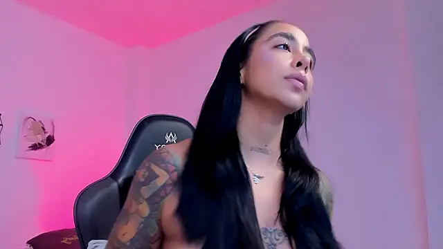 sophierooy22 online show from October 19, 2025, 2:09 pm