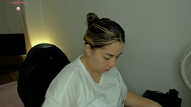 brithany olson25 online show from March 19, 2026, 8:42 pm