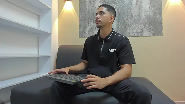 RYAN PATERSON online show from November 5, 2025, 12:41 pm