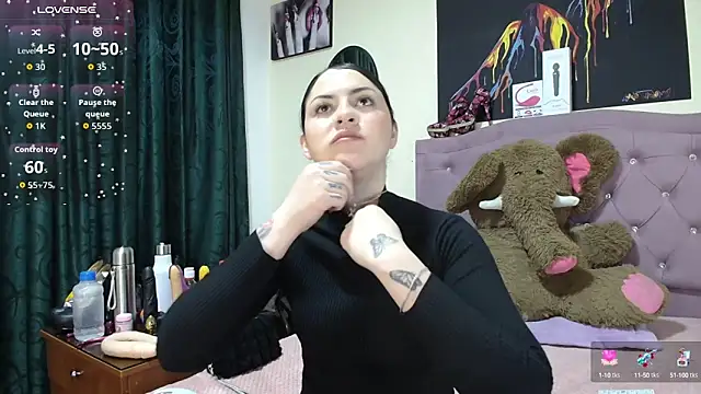 Snapshot of Emmie_Hot chatting on October 2, 2025, 12:08 pm Emmie Hot online show from October 2, 2025, 12:08 pm