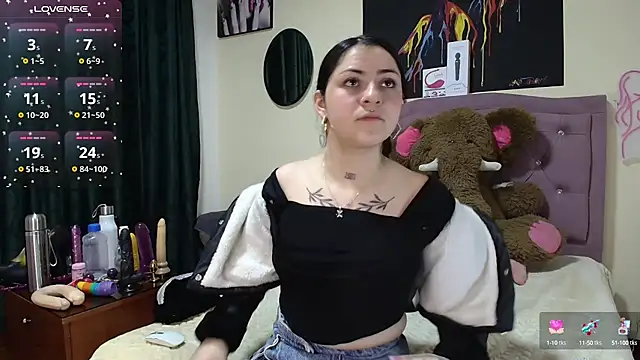 Snapshot of Emmie_Hot chatting on September 27, 2025, 12:11 pm Emmie Hot online show from September 27, 2025, 12:11 pm