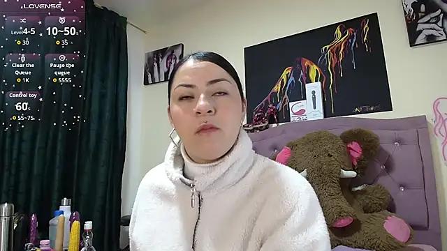 Snapshot of Emmie_Hot chatting on October 3, 2025, 11:56 am Emmie Hot online show from October 3, 2025, 11:56 am