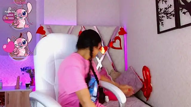 Sophia waalker  1 online show from February 26, 2025, 5:10 pm