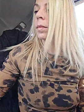 SweetyNinaOff1 online show from March 27, 2026, 3:24 pm