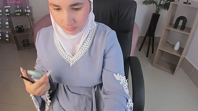 Ayha khalaf online show from October 18, 2025, 1:29 am