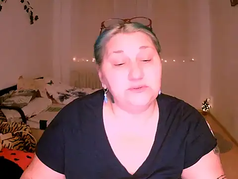 Marryllunax online show from January 15, 2026, 7:39 pm