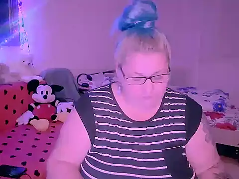 Marryllunax online show from November 29, 2025, 4:07 pm