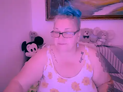 Marryllunax online show from November 9, 2025, 7:18 pm