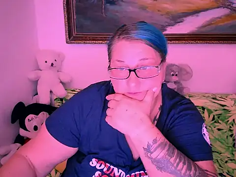 Marryllunax online show from October 7, 2025, 7:37 pm