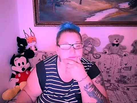 Marryllunax online show from September 14, 2025, 7:14 pm