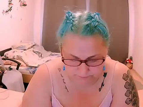 Snapshot of Marryllunax chatting on July 5, 2026, 4:03 pm Marryllunax online show from July 5, 2026, 4:03 pm