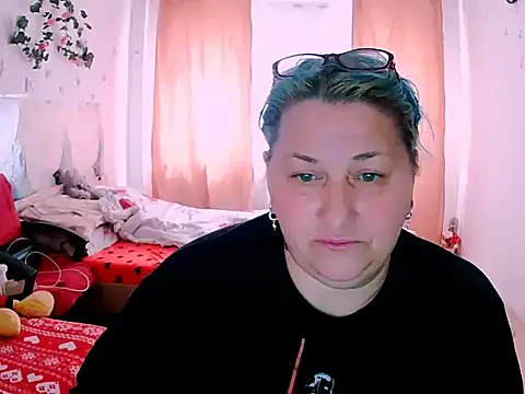 Snapshot of Marryllunax chatting on May 8, 2026, 8:07 am Marryllunax online show from May 8, 2026, 8:07 am