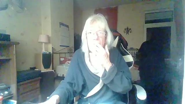 rosanetrav online show from November 18, 2025, 5:00 am