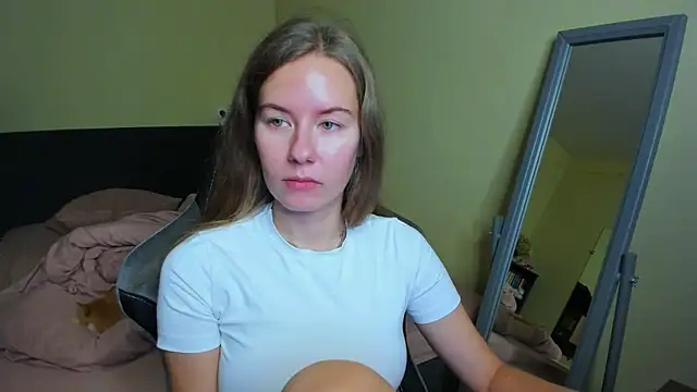 Snapshot of EmilyPaw chatting on October 18, 2025, 11:01 am EmilyPaw online show from October 18, 2025, 11:01 am