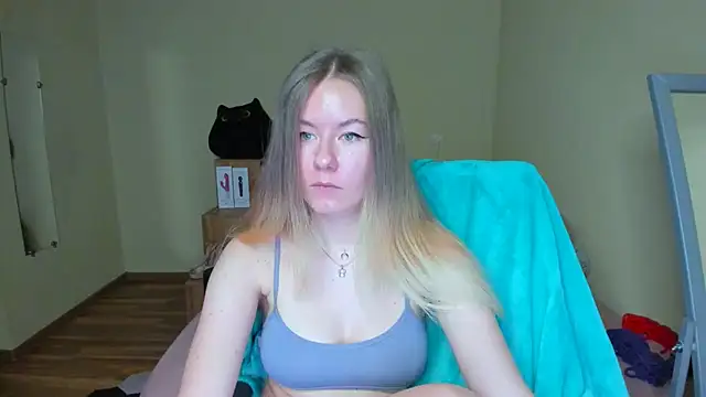 Snapshot of EmilyPaw chatting on February 21, 2025, 9:13 am EmilyPaw online show from February 21, 2025, 9:13 am