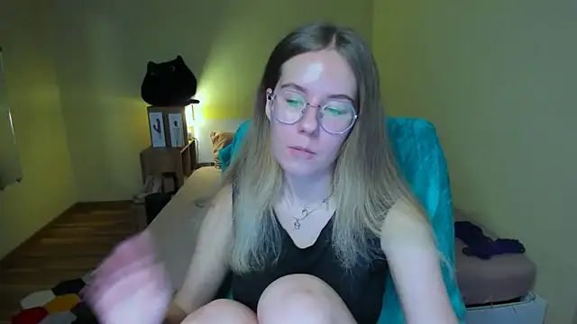 Snapshot of EmilyPaw chatting on February 22, 2025, 5:24 pm EmilyPaw online show from February 22, 2025, 5:24 pm