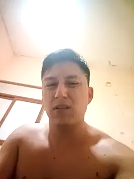 Snapshot of LuisMex1998 chatting on February 25, 2026, 2:12 am LuisMex1998 online show from February 25, 2026, 2:12 am