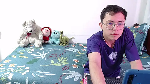 Tina 4 Charlie online show from October 17, 2025, 1:02 pm