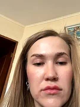 Snapshot of DianaShermy chatting on September 22, 2025, 10:21 am DianaShermy online show from September 22, 2025, 10:21 am