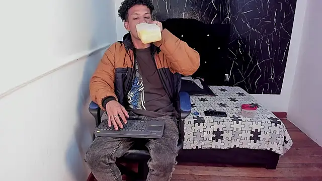 carlos alber12 online show from October 11, 2025, 12:39 pm