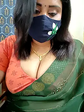 Queenflowerr online show from April 18, 2026, 7:51 pm