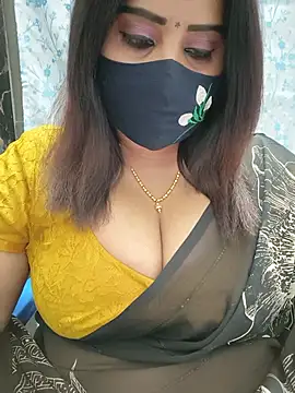 Queenflowerr online show from May 29, 2026, 4:46 pm
