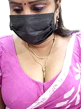 Snapshot of Queenflowerr chatting on February 20, 2025, 8:47 pm Queenflowerr online show from February 20, 2025, 8:47 pm