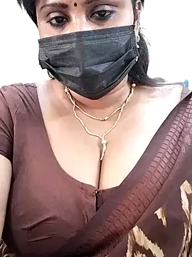 Snapshot of Queenflowerr chatting on March 21, 2025, 10:17 am Queenflowerr online show from March 21, 2025, 10:17 am