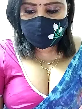 Snapshot of Queenflowerr chatting on September 11, 2025, 5:40 am Queenflowerr online show from September 11, 2025, 5:40 am