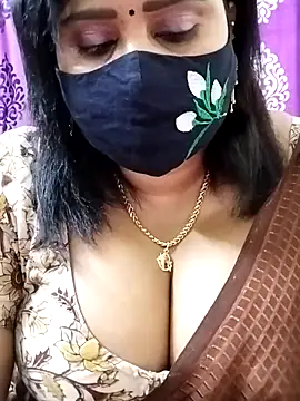 Snapshot of Queenflowerr chatting on November 1, 2025, 8:19 am Queenflowerr online show from November 1, 2025, 8:19 am